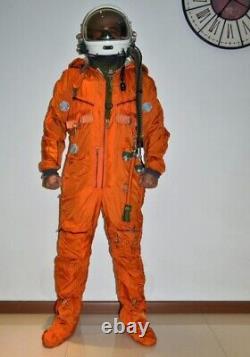 Sealed high altitude pilot helmet, waterproof lifesaving flight suit